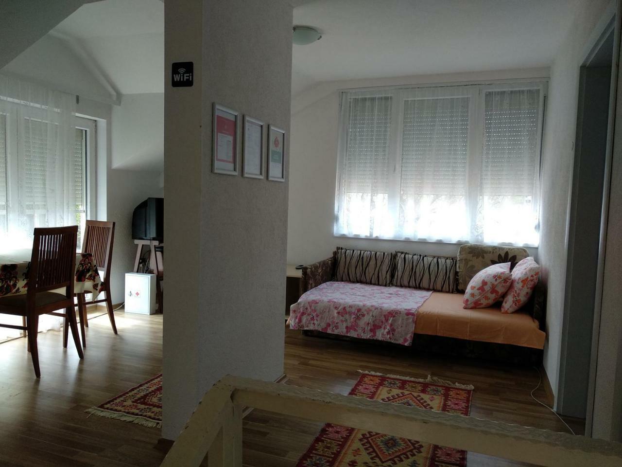 Family House Near Motorway 6 Guests 3 Bedrooms Veles Esterno foto